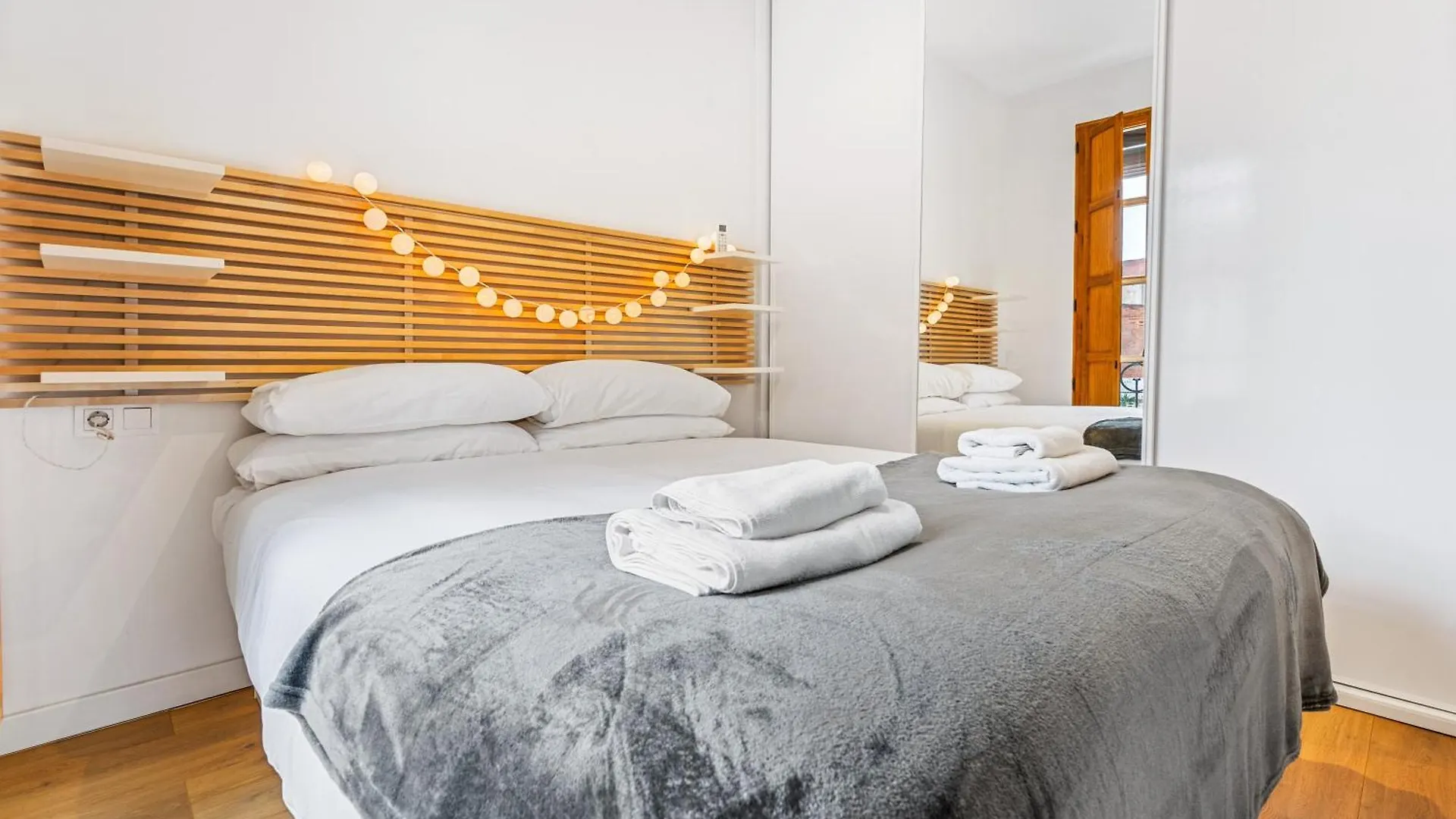 Barcelona Elegance 2Br With Rooftop Terrace Apartment